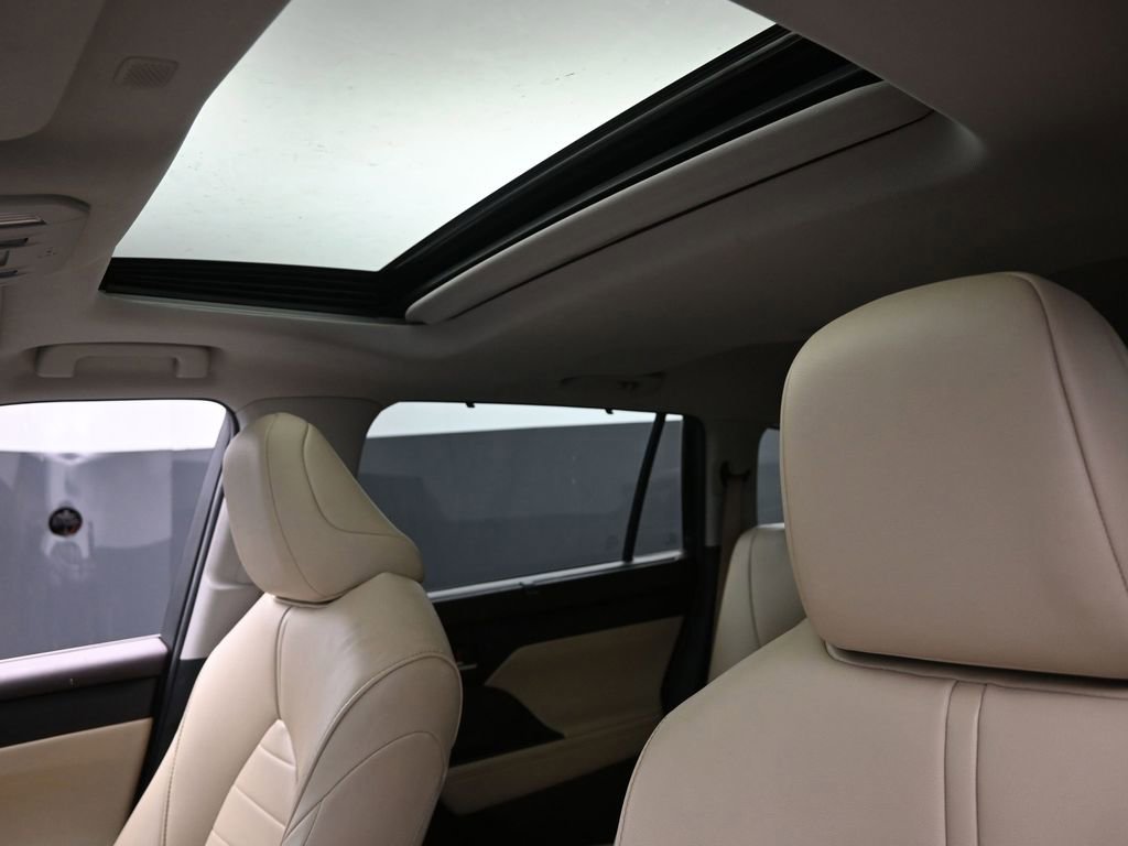 Used 2021 Toyota Highlander XLE image 22