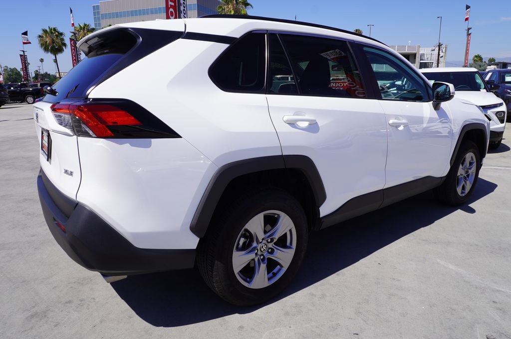 Used 2025 Toyota RAV4 XLE w/ Convenience Package image 7