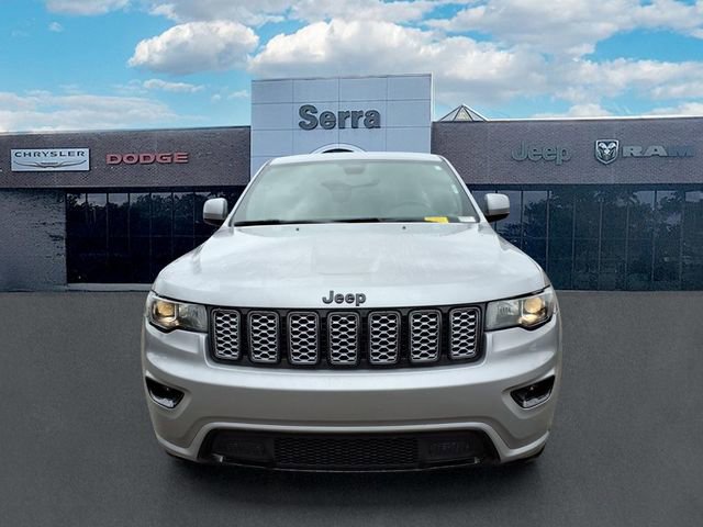 Used 2020 Jeep Grand Cherokee Altitude image 2