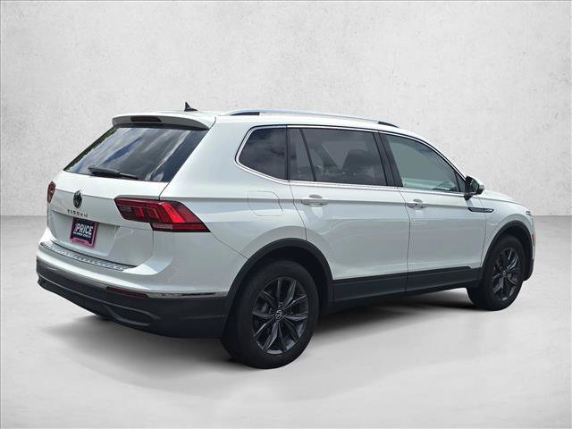 Certified 2023 Volkswagen Tiguan SE w/ Panoramic Sunroof Package FWD image 5