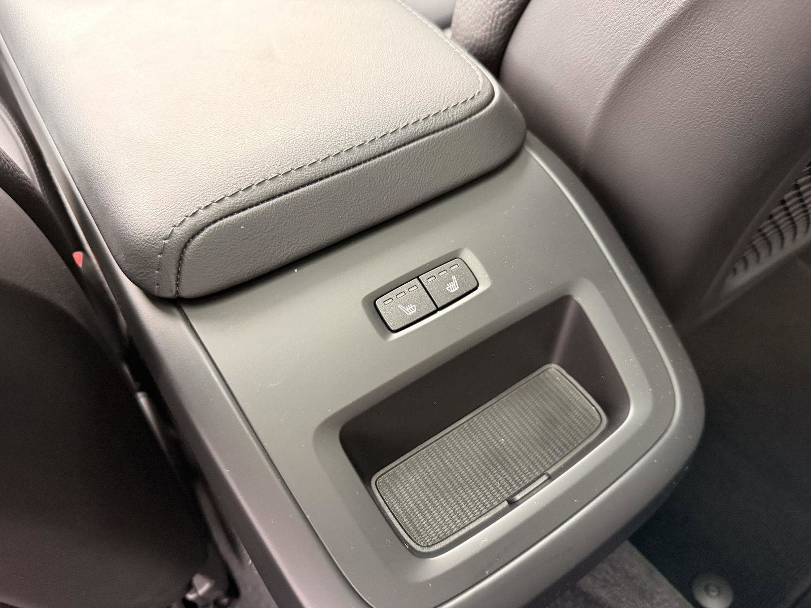 Used 2025 Volvo V60 B5 Cross Country Plus image 31