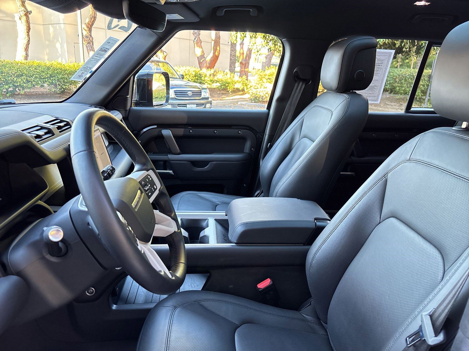 Certified 2025 Land Rover Defender 110 X-Dynamic SE image 22