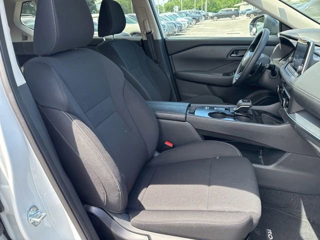 Used 2025 Nissan Rogue S FWD image 11