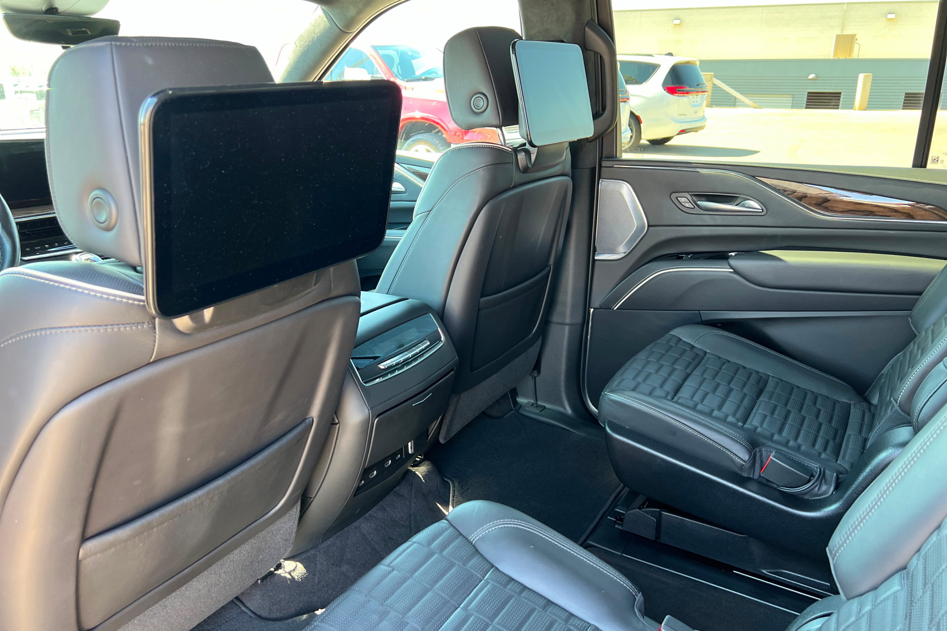 Used 2024 Cadillac Escalade ESV Premium Luxury Platinum AWD/4WD image 20