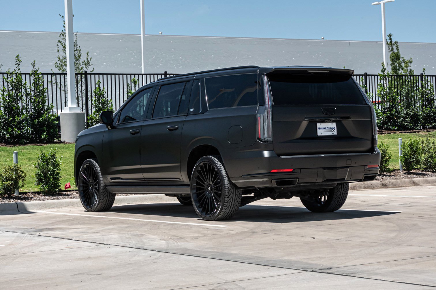 Used 2026 Cadillac Escalade ESV Platinum Sport w/ LPO, ONYX Package AWD/4WD image 7