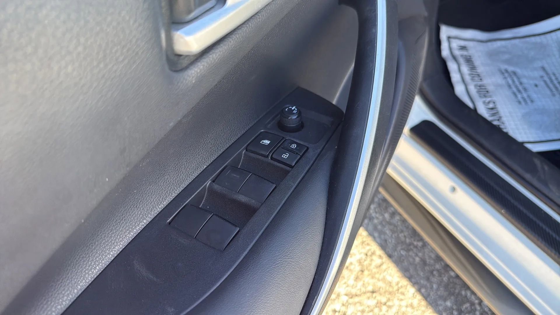 Used 2022 Toyota Corolla SE FWD image 13
