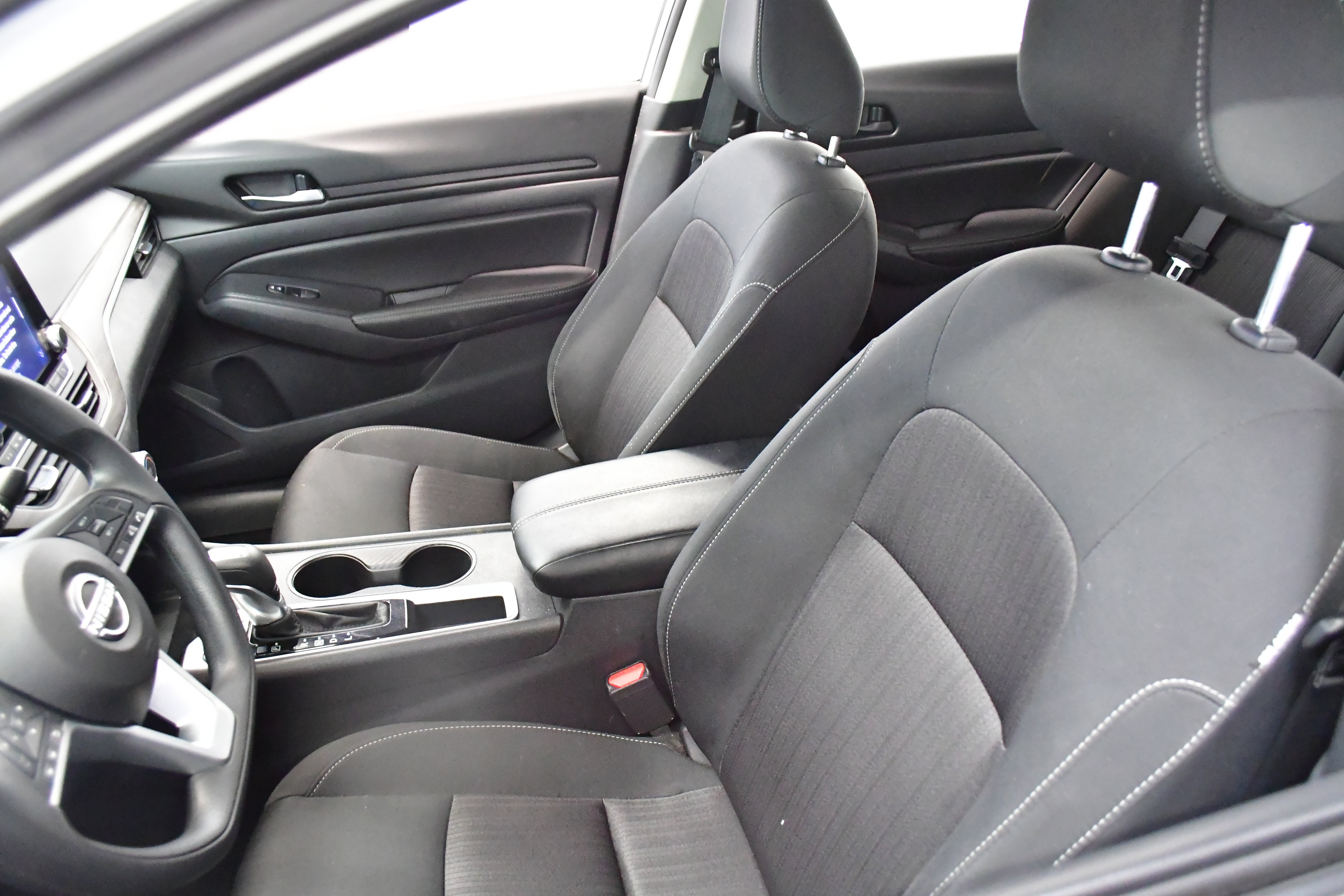 Used 2025 Nissan Altima 2.5 SV FWD image 9