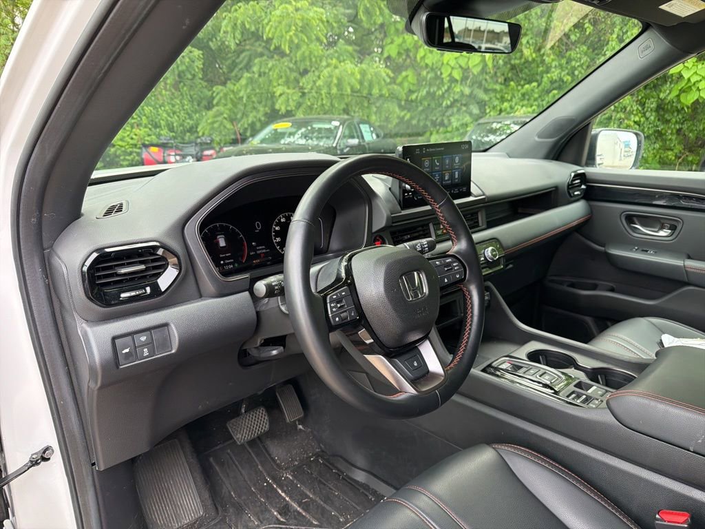 Used 2025 Honda Pilot TrailSport image 16