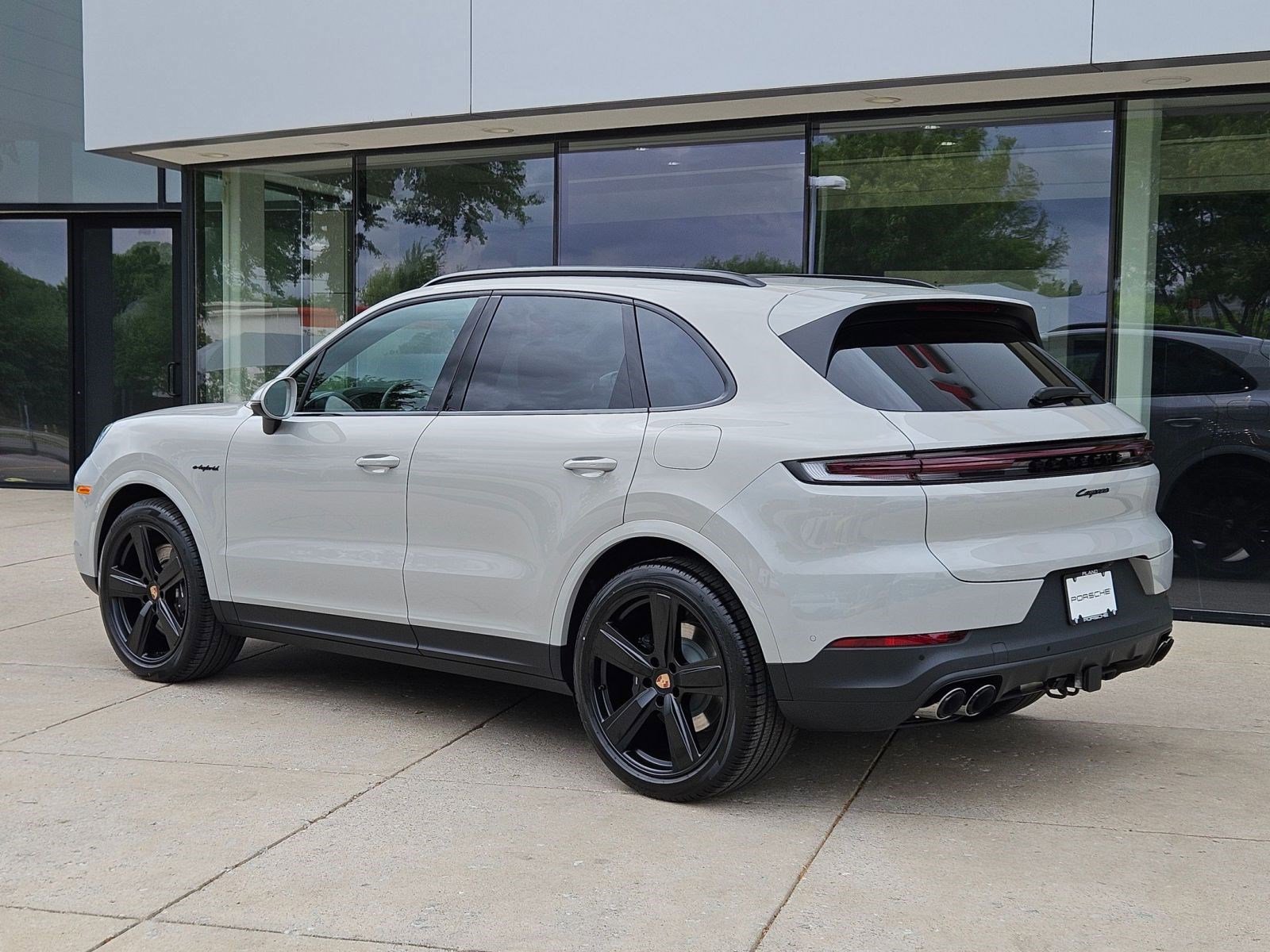 New 2026 Porsche Cayenne E-Hybrid AWD/4WD image 3