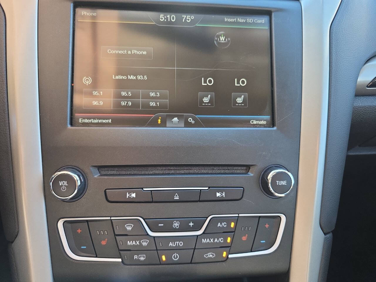 Used 2016 Ford Fusion SE w/ Equipment Group 202A FWD image 17