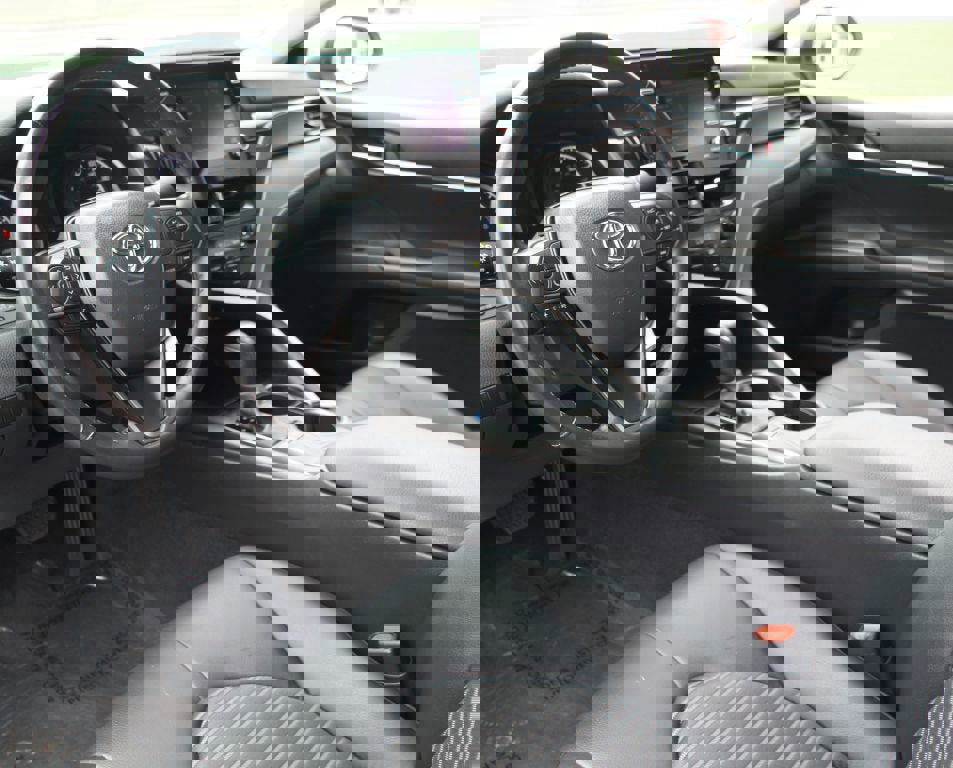 Used 2024 Toyota Camry SE image 11