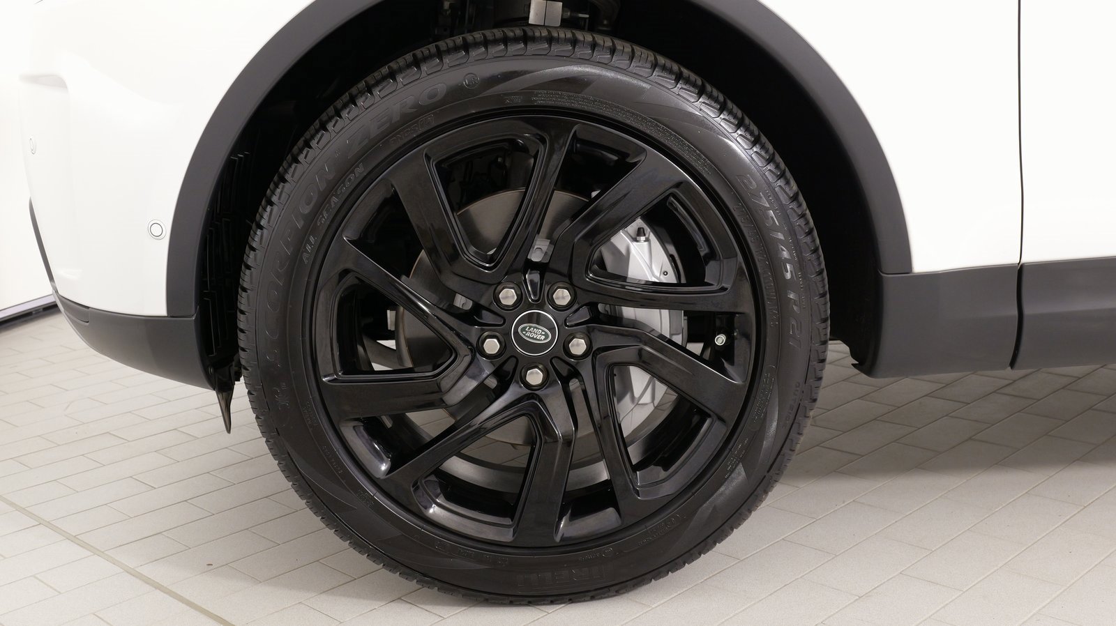 Used 2024 Land Rover Discovery S image 73