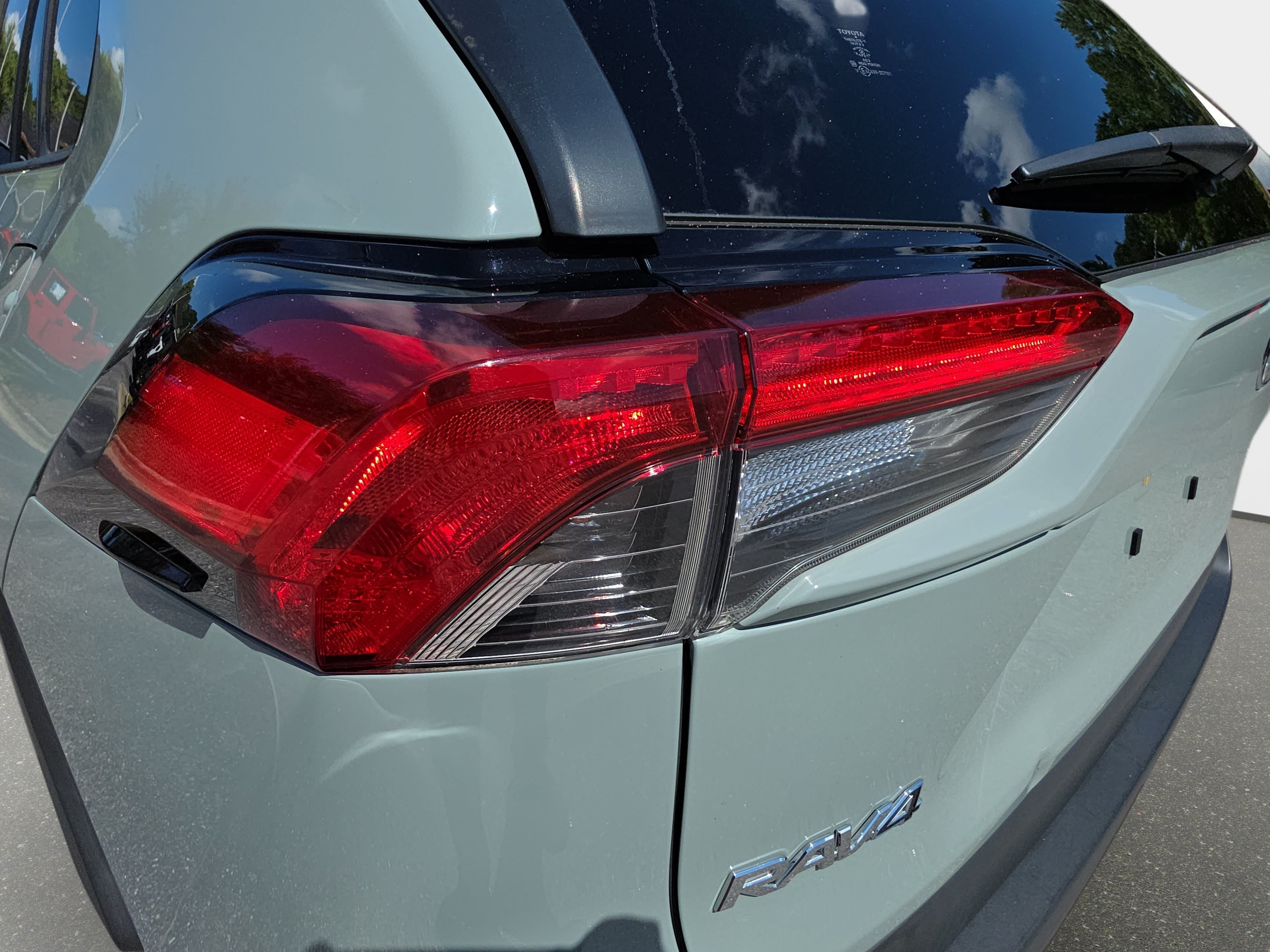 Used 2019 Toyota RAV4 XLE Premium FWD image 31
