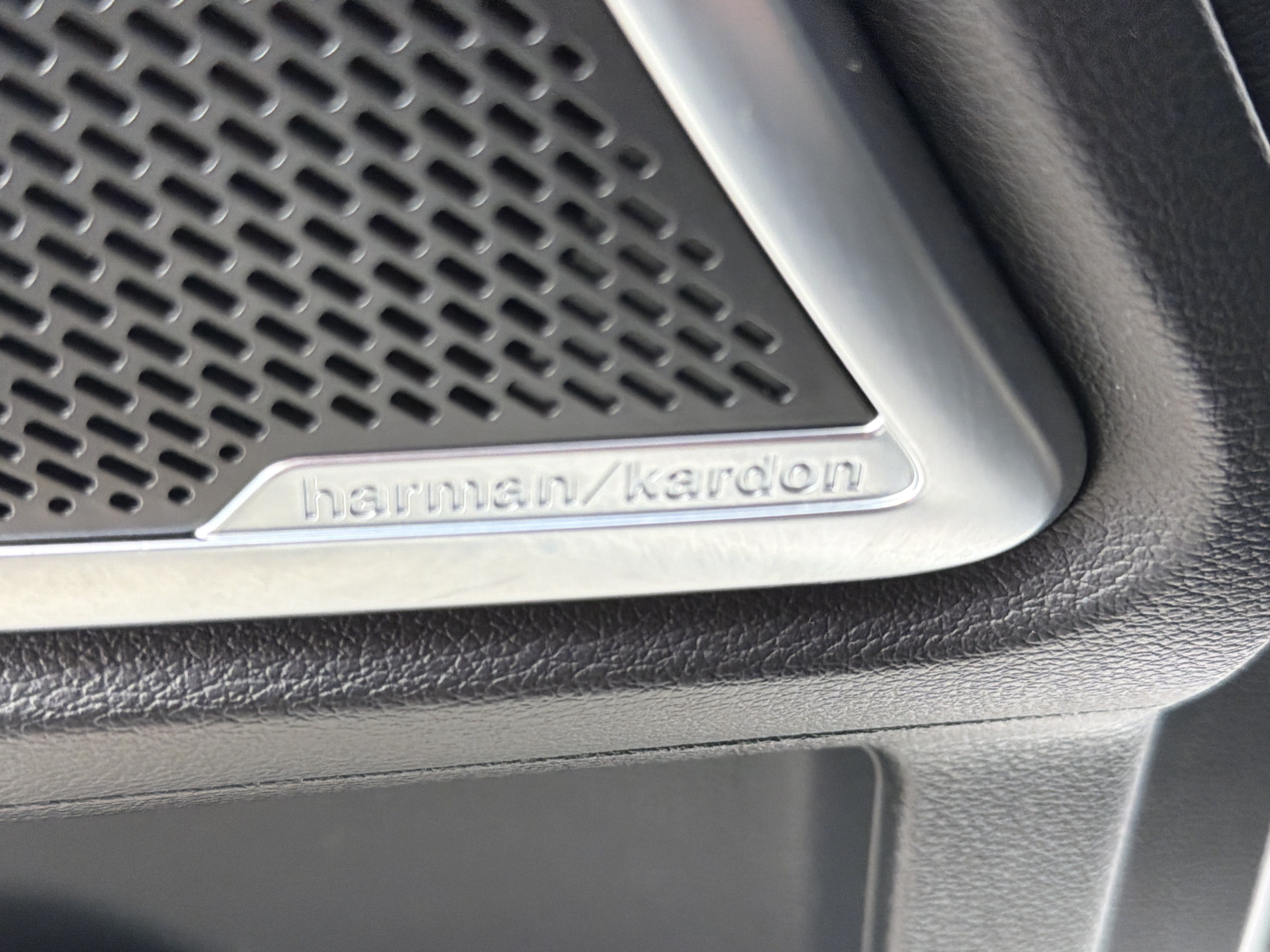 Used 2020 Kia Telluride SX w/ SX Prestige Package AWD/4WD image 12