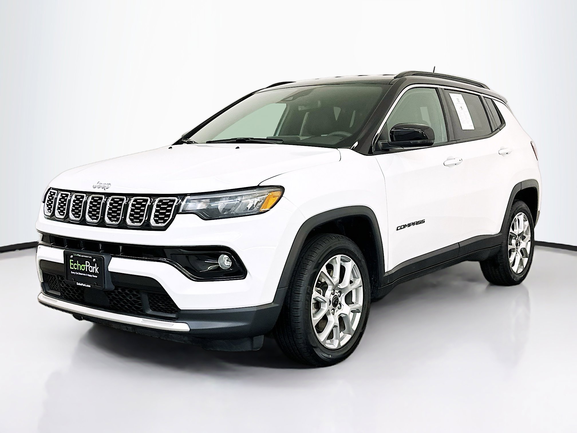Used 2025 Jeep Compass Limited image 3