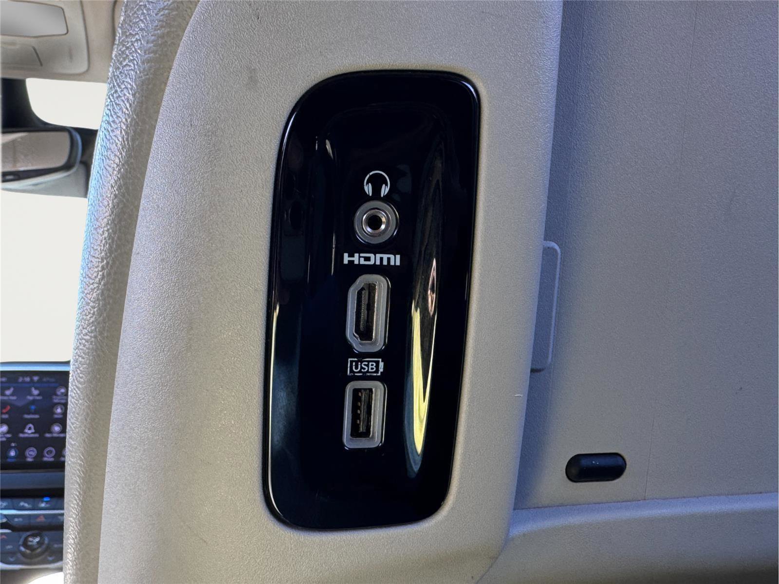 Used 2020 Chrysler Pacifica Touring-L Plus image 23