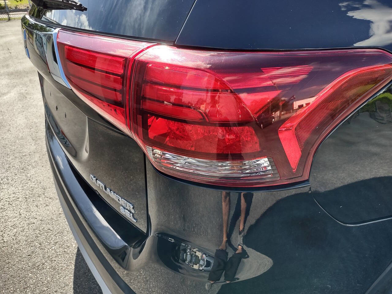 Used 2018 Mitsubishi Outlander SEL AWD/4WD image 34