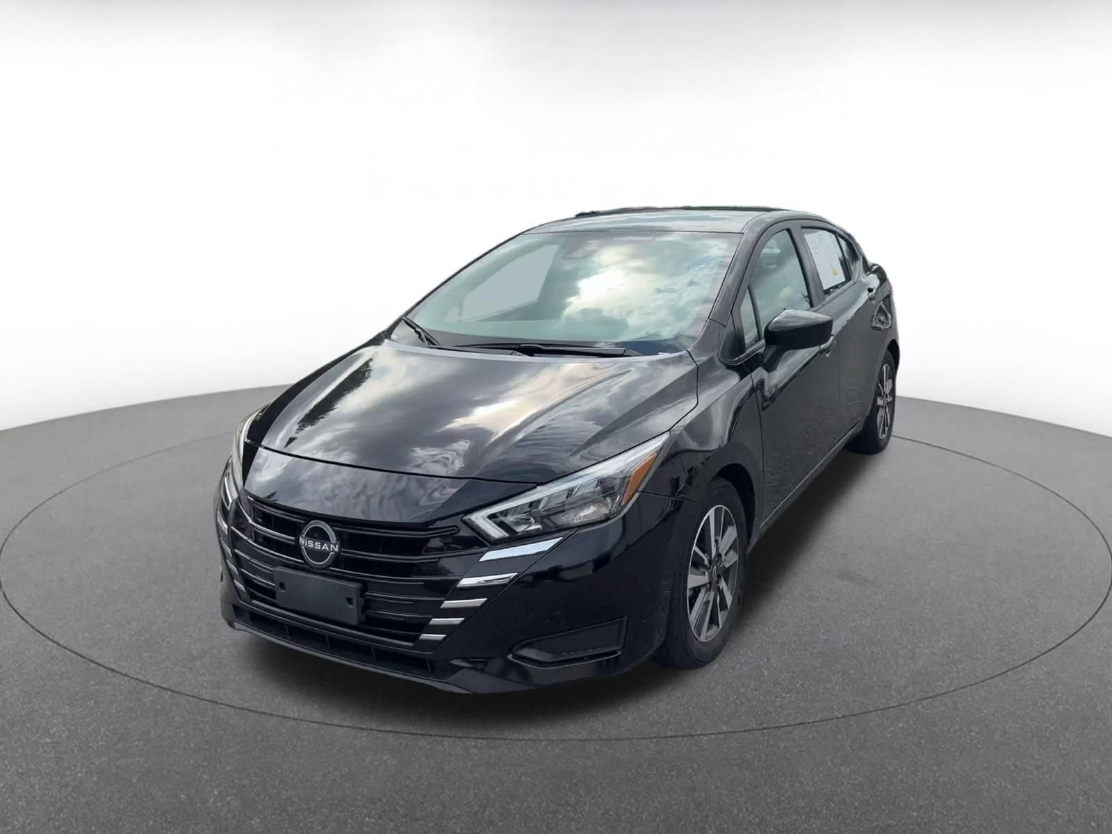 Used 2025 Nissan Versa SV FWD image 4