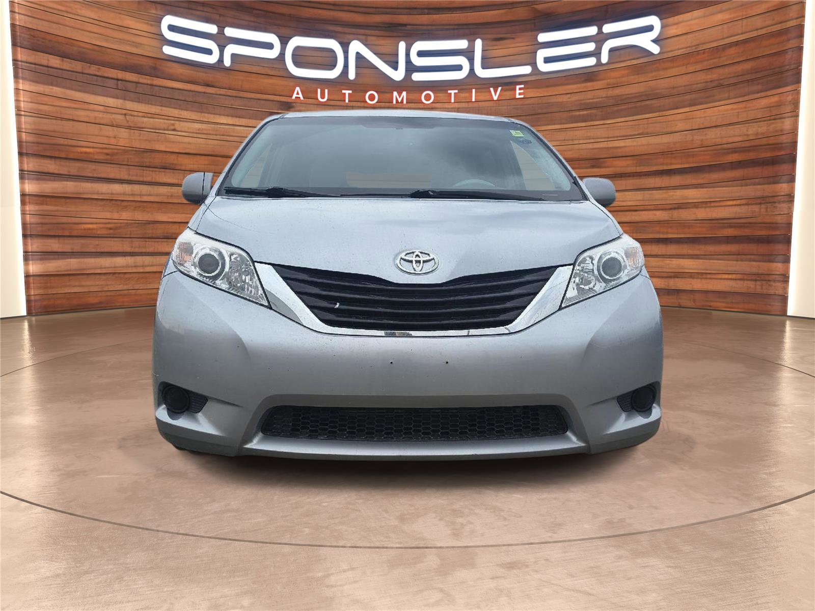 Used 2013 Toyota Sienna LE w/ Towing Pkg image 8