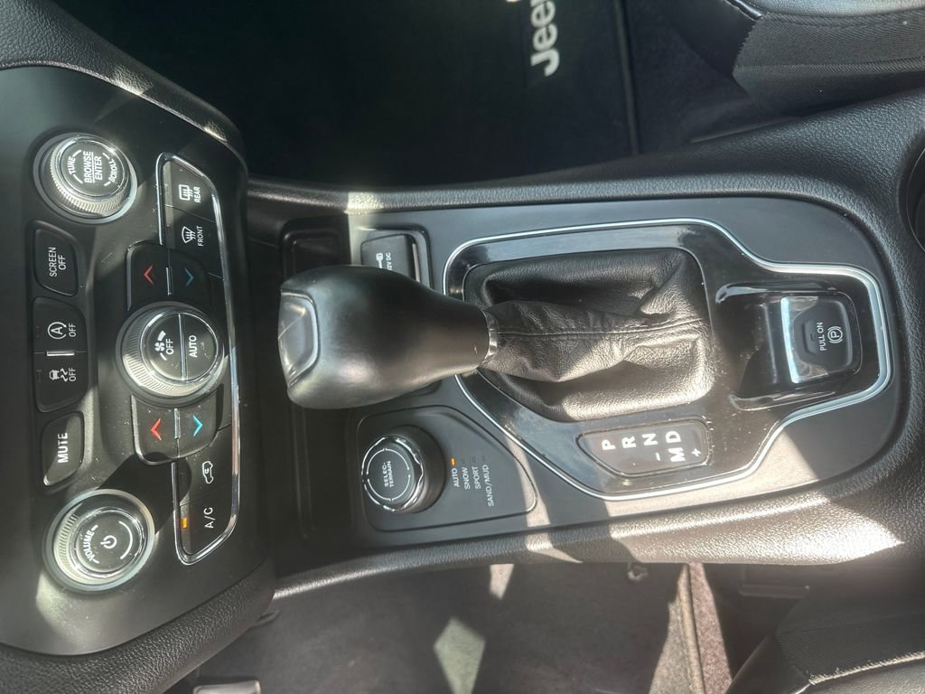Used 2019 Jeep Cherokee Limited AWD/4WD image 9