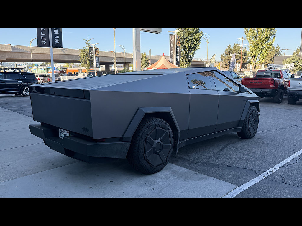 Used 2024 Tesla Cybertruck Cyberbeast AWD/4WD image 4