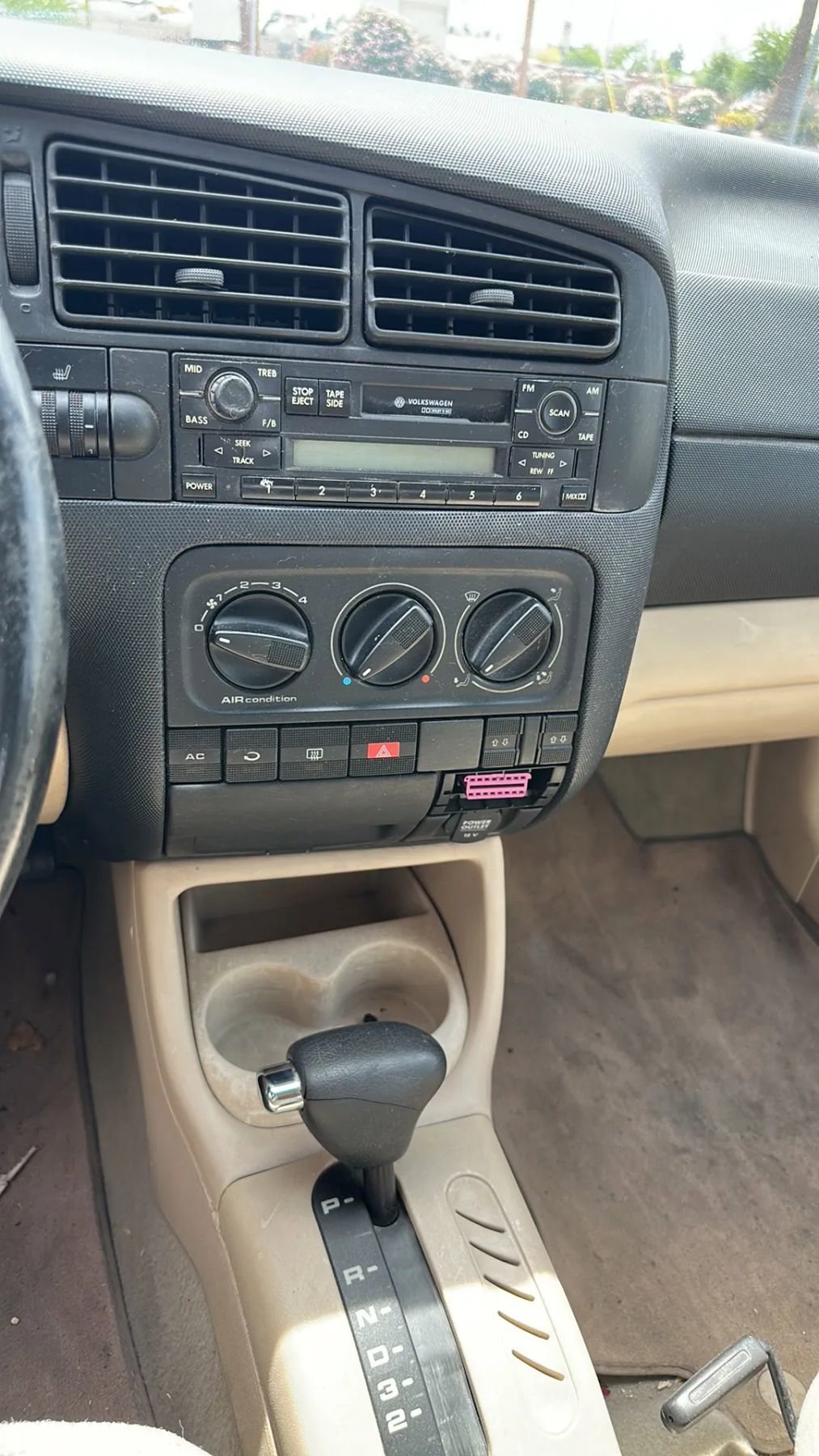 Used 2002 Volkswagen Cabrio GLS image 39