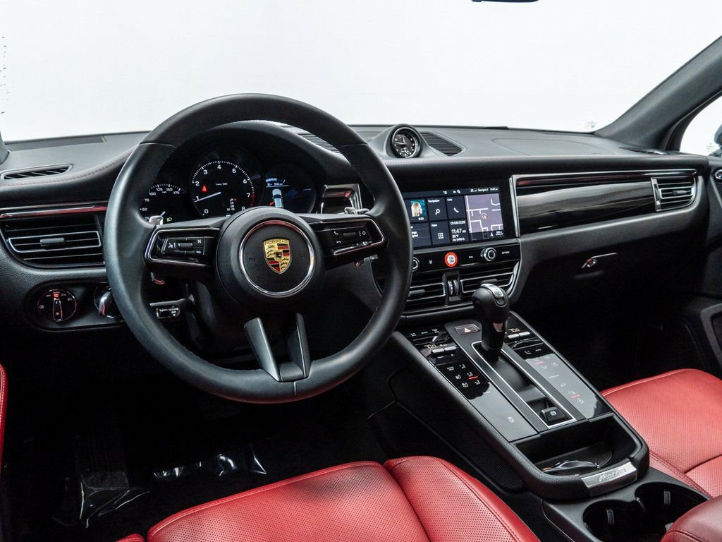 Used 2025 Porsche Macan image 4