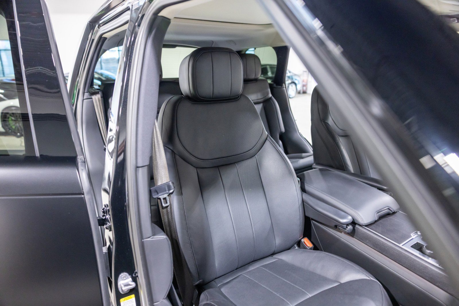 Used 2023 Land Rover Range Rover SE image 29