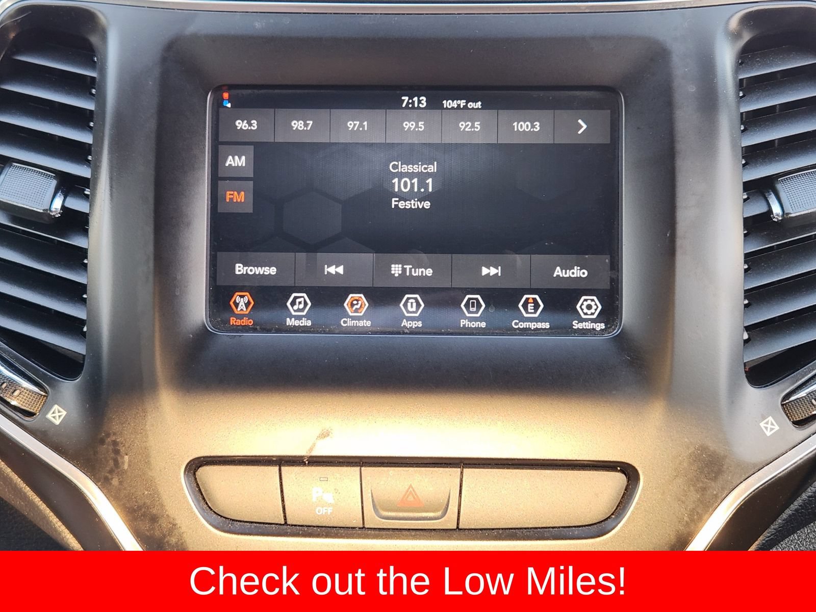 Used 2019 Jeep Cherokee Latitude w/ Popular Appearance Group FWD image 24