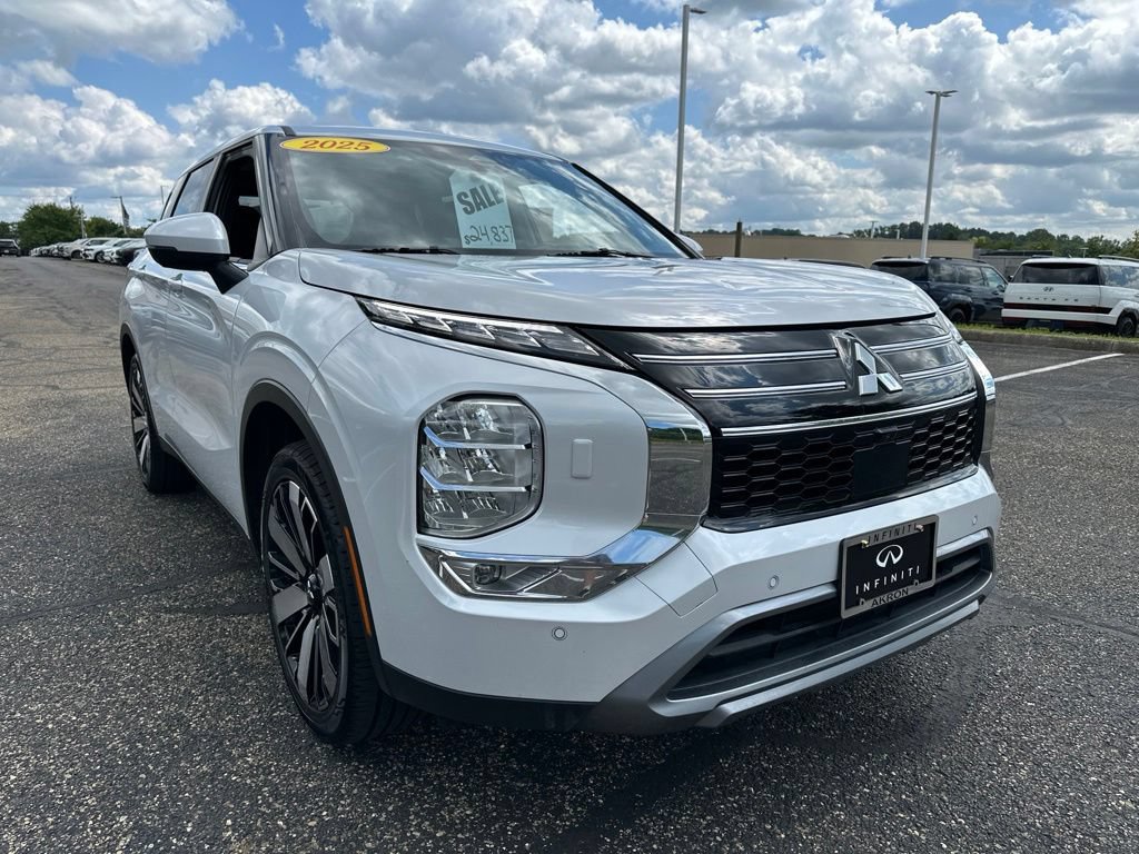 Used 2025 Mitsubishi Outlander SE AWD/4WD image 17