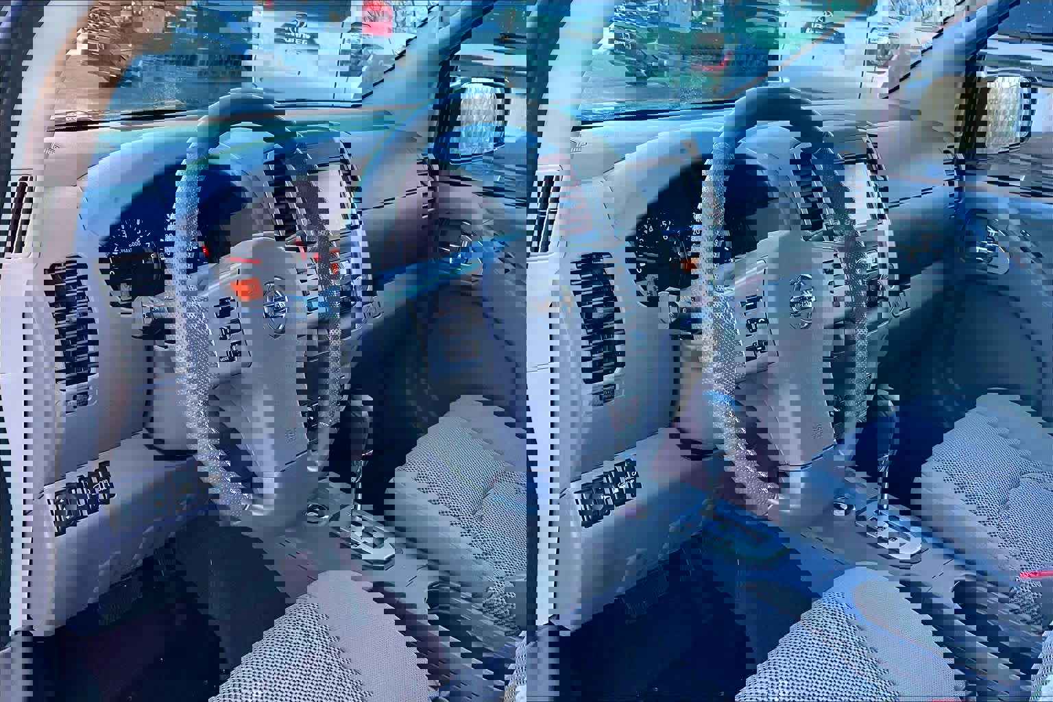 Used 2021 Nissan Frontier SV w/ Midnight Edition Floor Mats AWD/4WD image 16