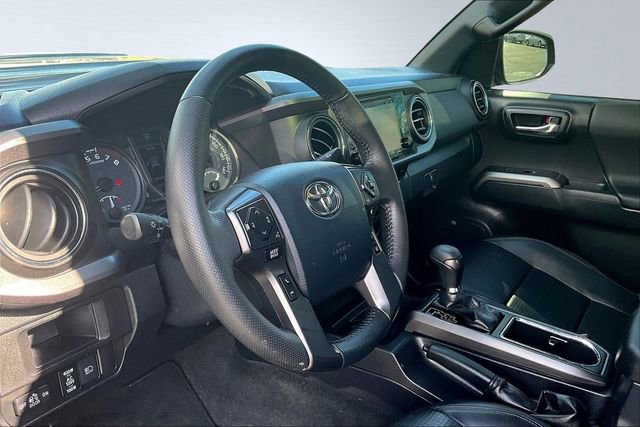 Used 2018 Toyota Tacoma TRD Sport w/ TRD Premium Sport Package image 16