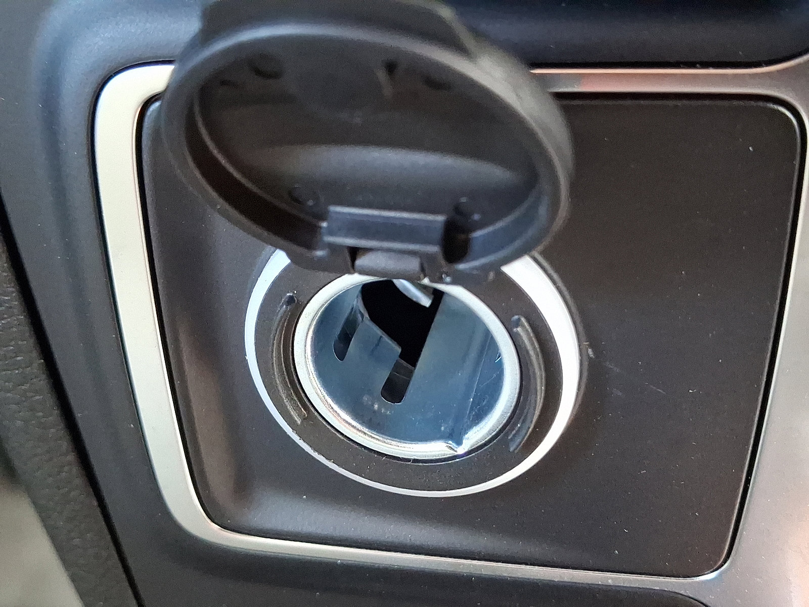 Used 2025 Jeep Wrangler Sport image 24