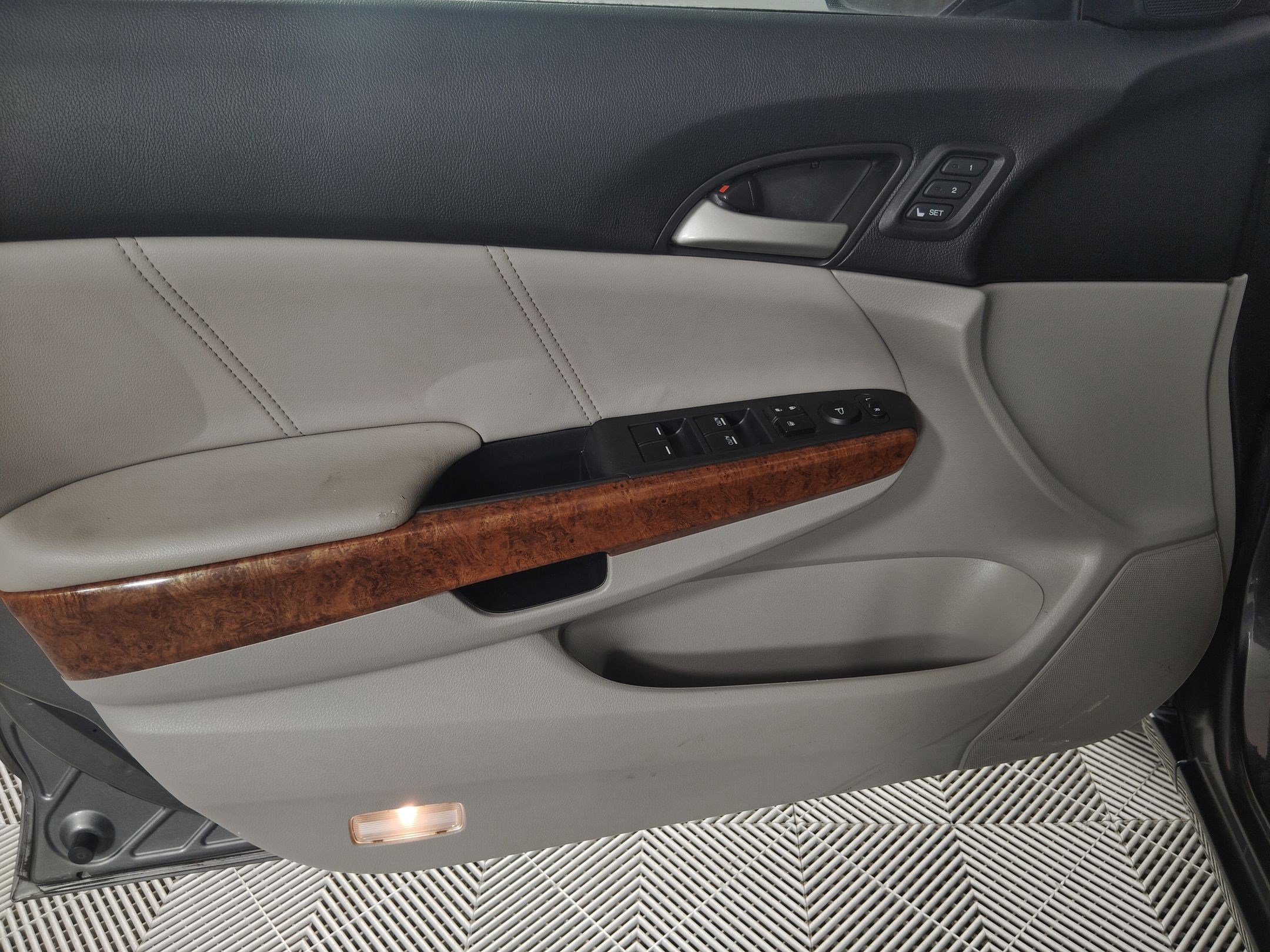 Used 2011 Honda Accord EX-L image 12