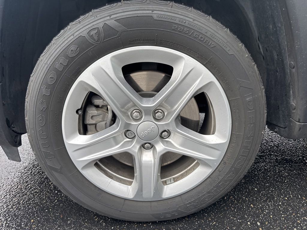 Used 2023 Jeep Compass Sport image 7