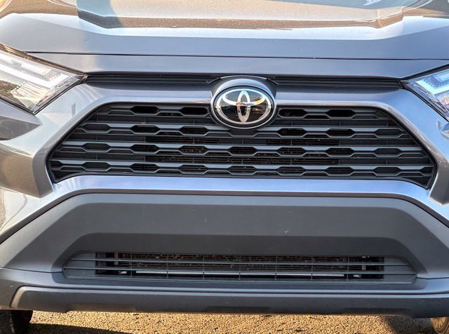 Used 2024 Toyota RAV4 XLE AWD/4WD image 4