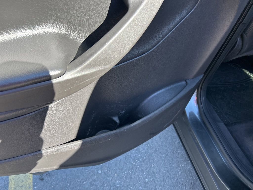 Used 2017 Ford Escape Titanium image 32