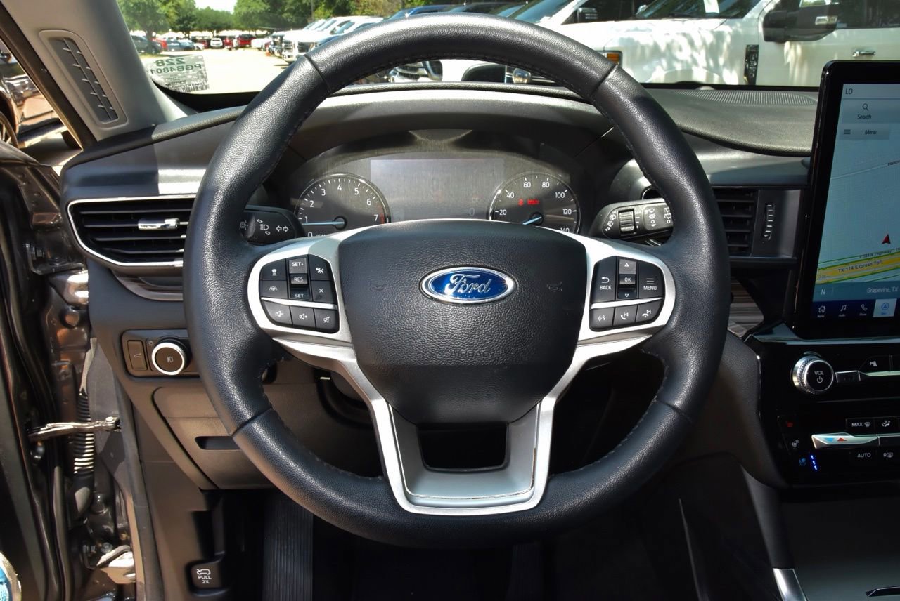 Used 2023 Ford Explorer Limited w/ Limited Technology Package RWD image 24