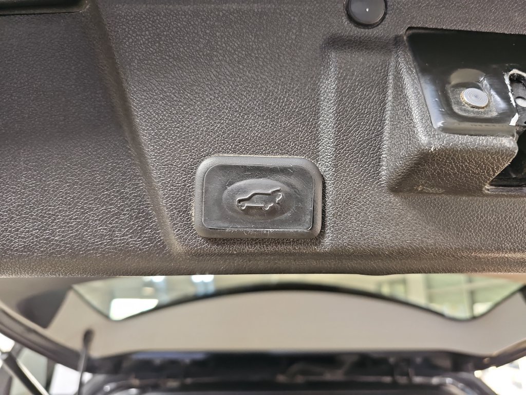 Used 2013 Chevrolet Traverse LT FWD image 18