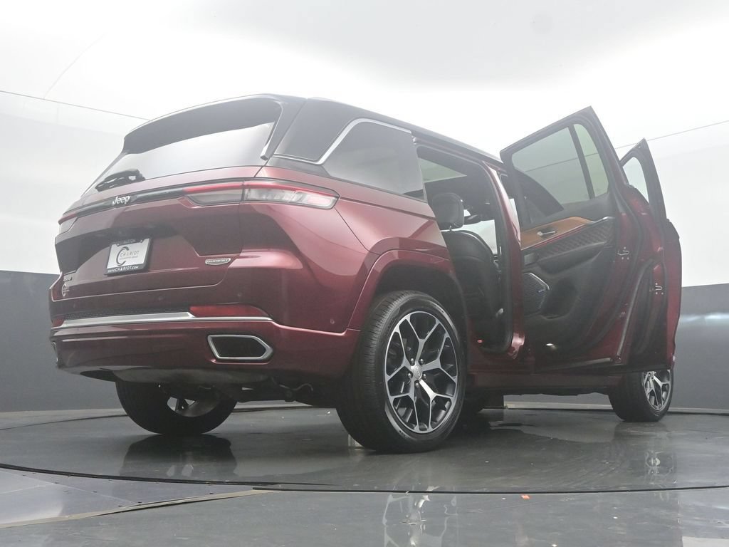 Used 2023 Jeep Grand Cherokee Summit AWD/4WD image 61