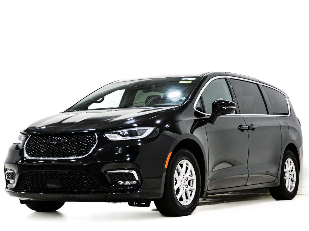 Used 2025 Chrysler Pacifica Select FWD image 3