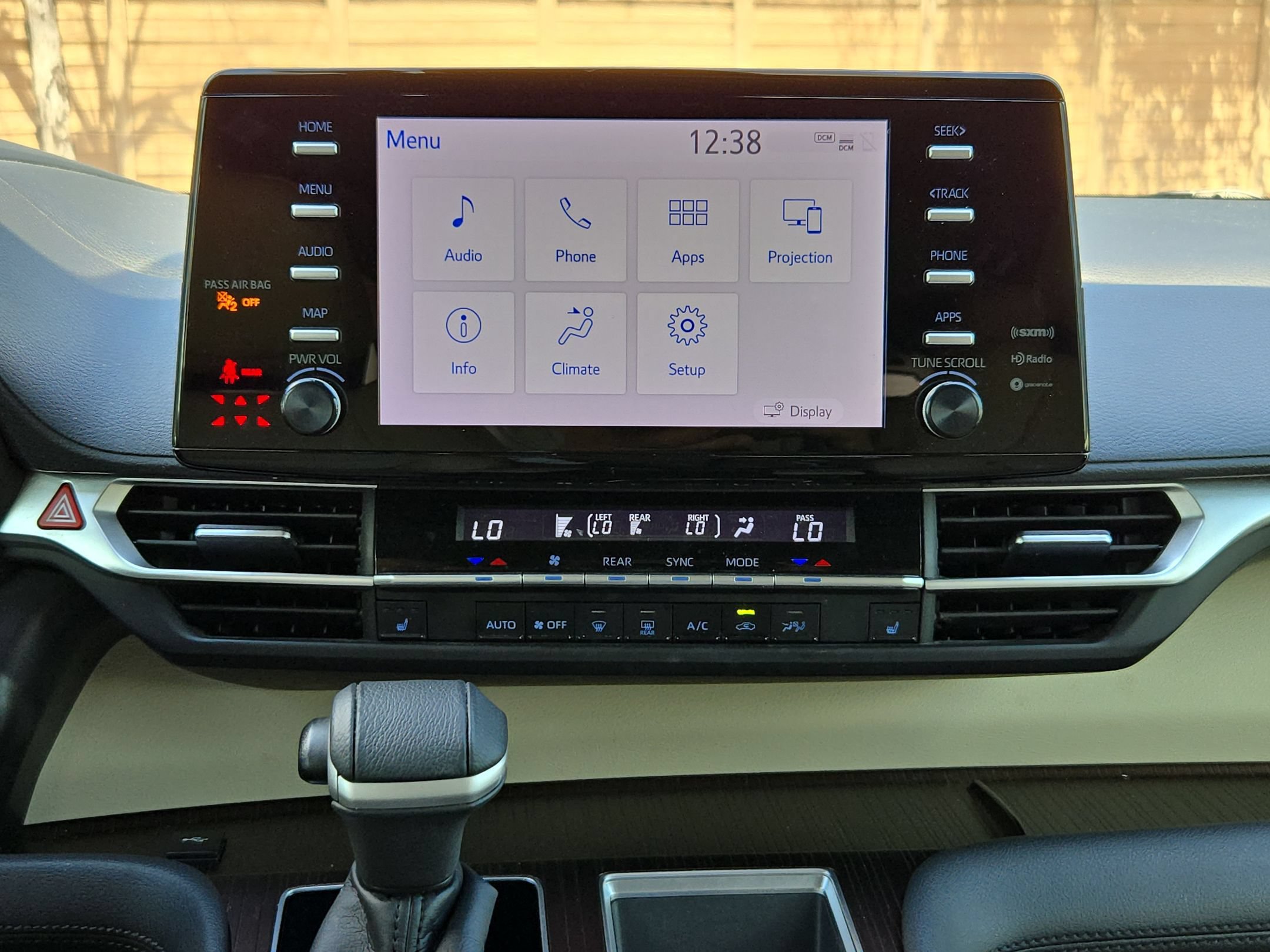 Used 2022 Toyota Sienna XLE FWD image 17