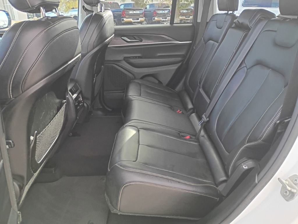 Used 2023 Jeep Grand Cherokee Limited image 11