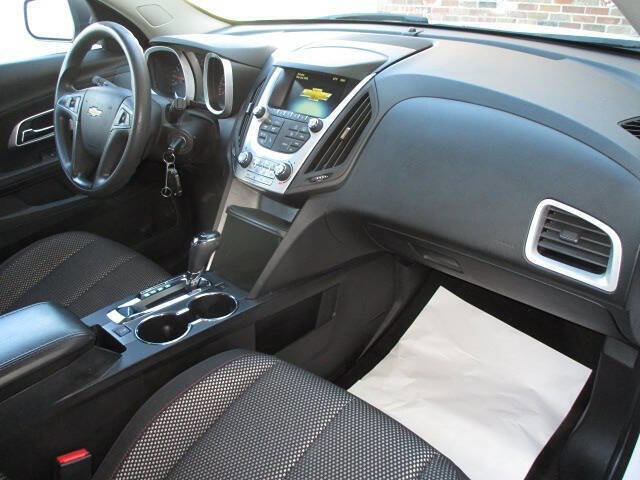 Used 2017 Chevrolet Equinox LS AWD/4WD image 23