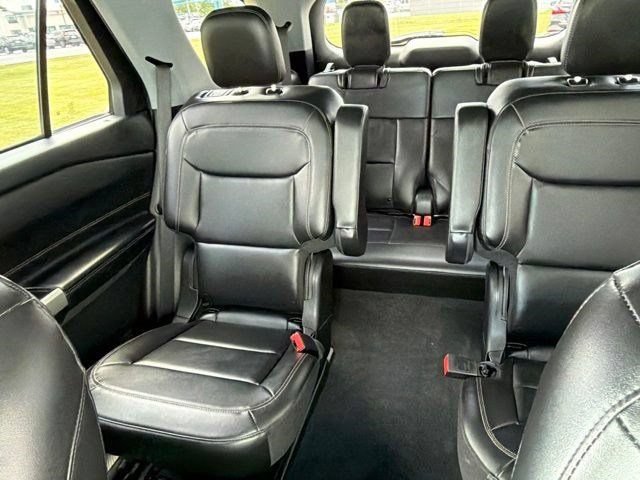 Used 2022 Ford Explorer XLT w/ Equipment Group 202A AWD/4WD image 31