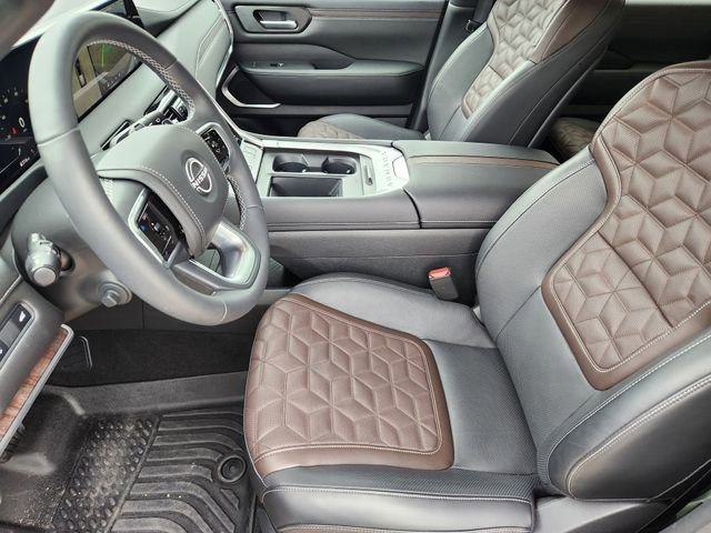 Used 2025 Nissan Armada Platinum Reserve RWD image 13