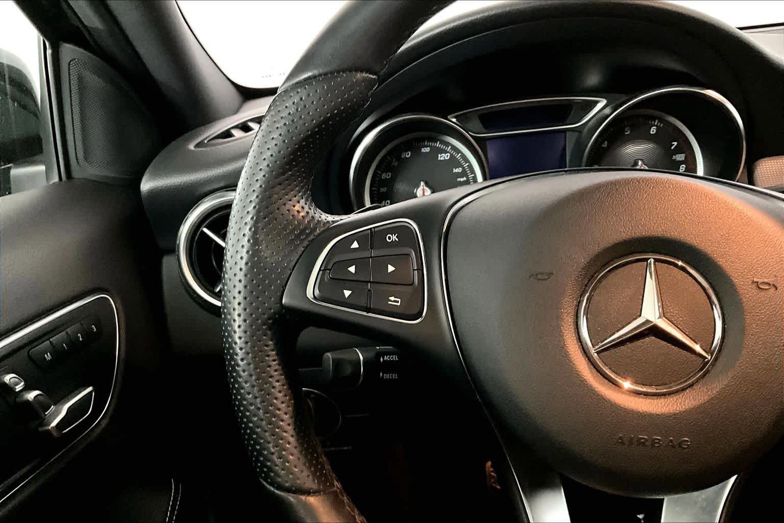 Used 2019 Mercedes-Benz GLA 250 4MATIC image 24