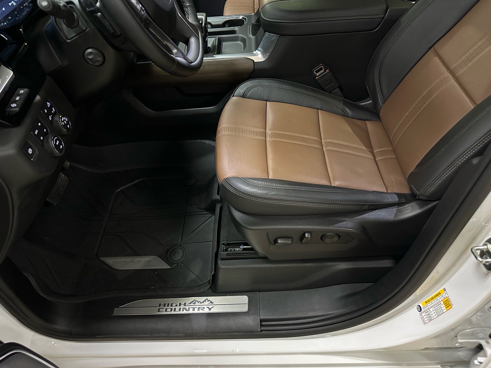 Used 2025 Chevrolet Silverado 1500 High Country w/ High Country Premium Package image 19