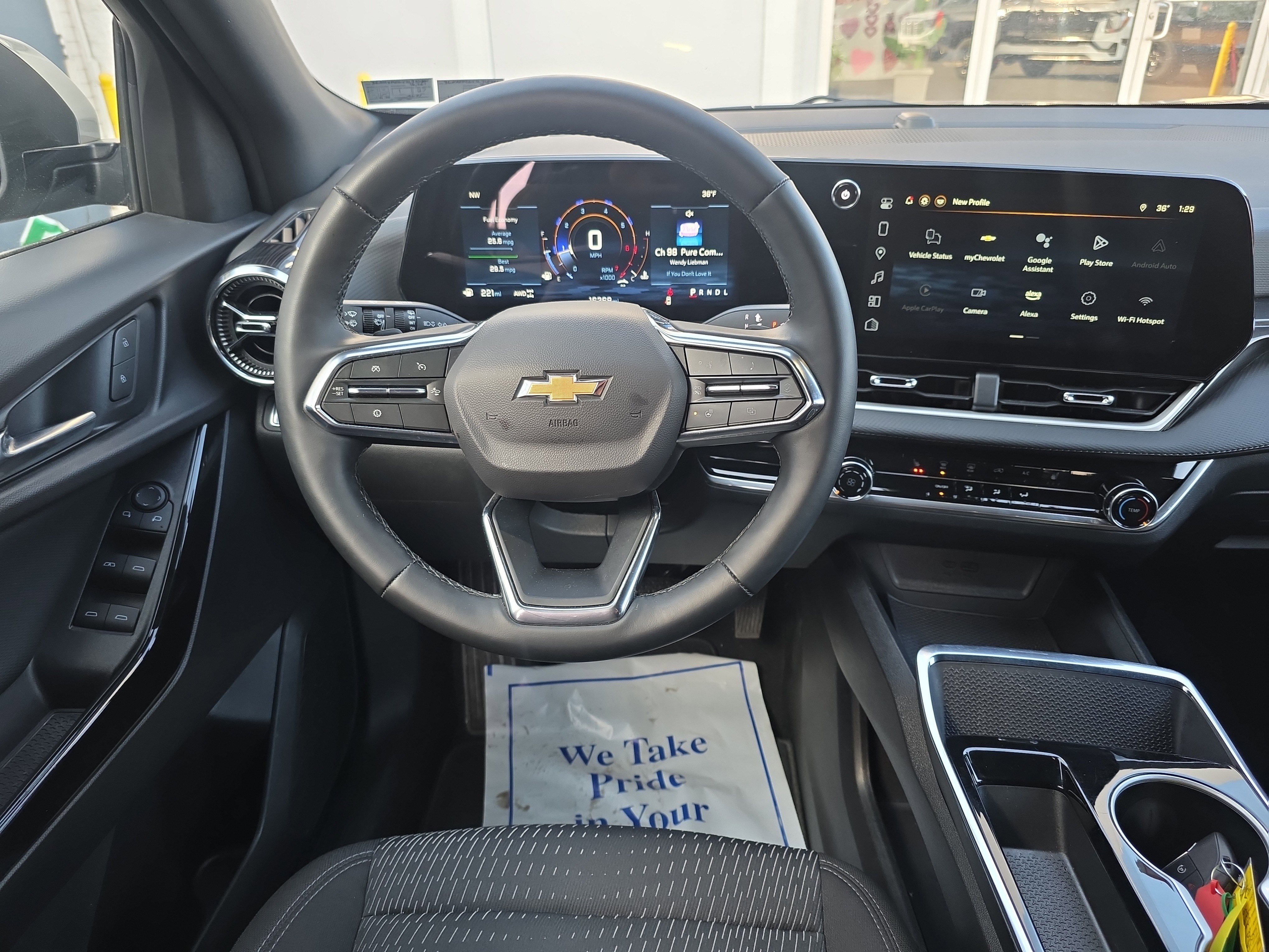 Used 2025 Chevrolet Equinox LT image 3