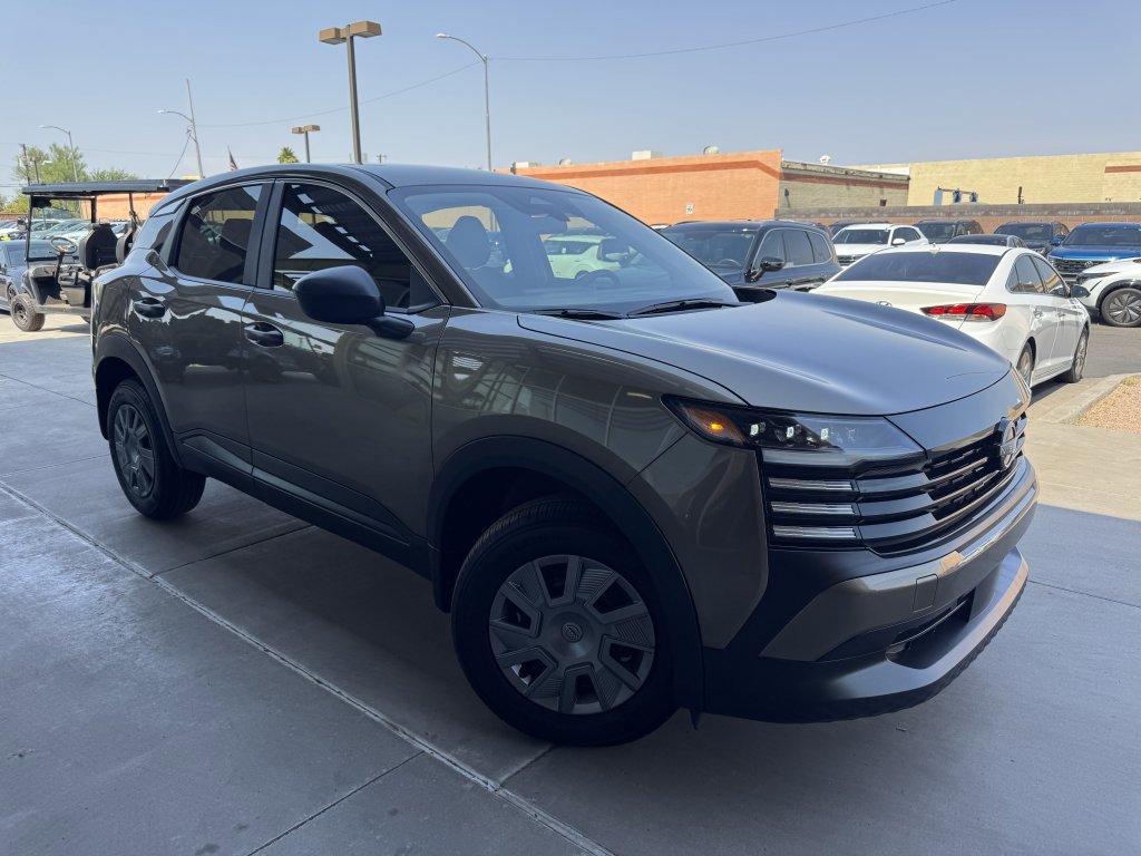 Used 2025 Nissan Kicks S image 5